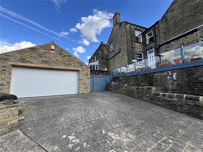 Double Garage & Driveway